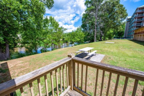Cabin Close to parkway rd with River View
